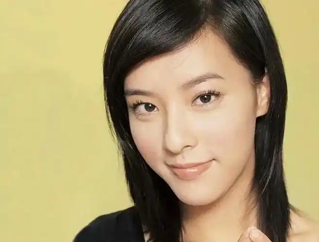 足坛巨星范志毅三婚娶小17岁演员一婚空姐前妻揭离婚原因