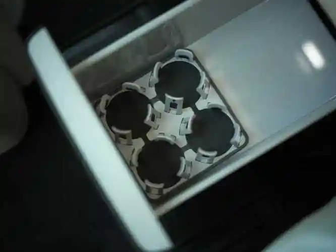 尺寸:  很大,5350毫米x 1965毫米x 1850毫米的尺寸,比之前理想