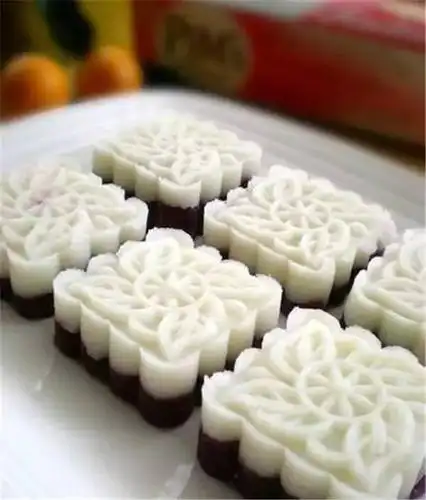 山药糕 属于中国美味糕点类食品,是一种汉族糕类药膳,花色美观,清香味