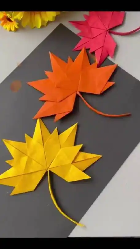 秋天的第一片枫叶,枫叶手工折纸,简单又好看,快来试试吧!