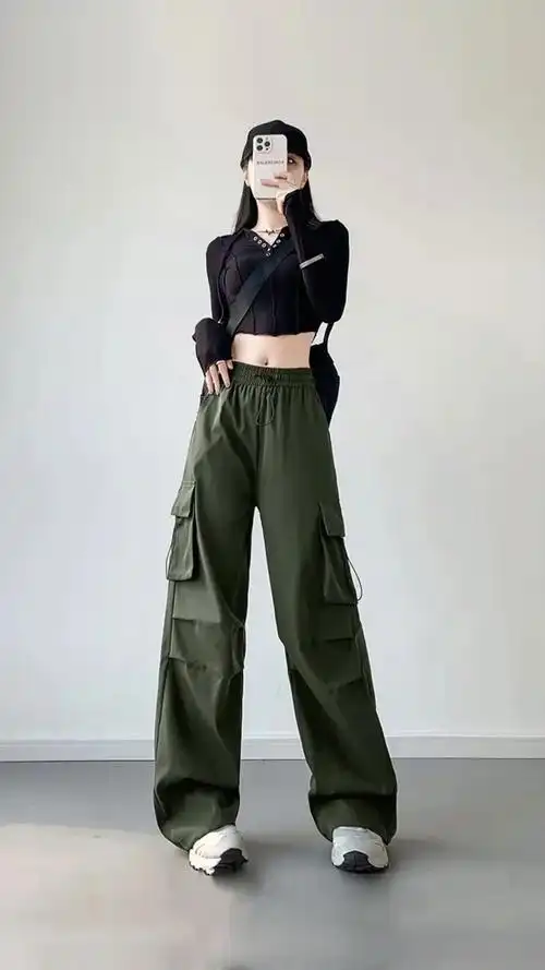 视觉上拉高身材比例,真的显腿长呀!#女生工装裤推荐 #显瘦显 - 抖音