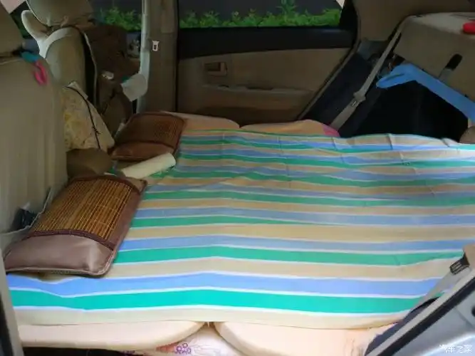 三厢轿车改床车