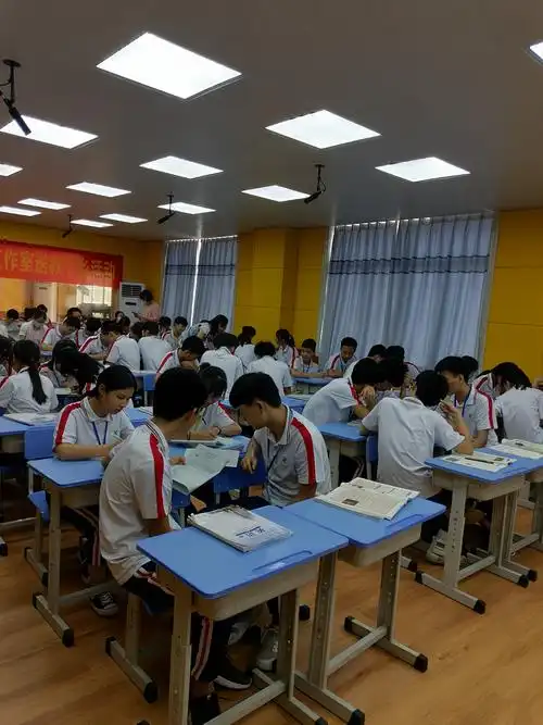 阳光正好,微风不燥,我们相约英西中学——清远市省级名师工作室联合送