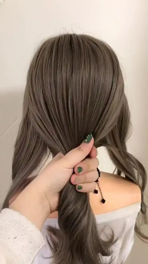 一款很仙气的发型,小姐姐这么编发,清新十足!