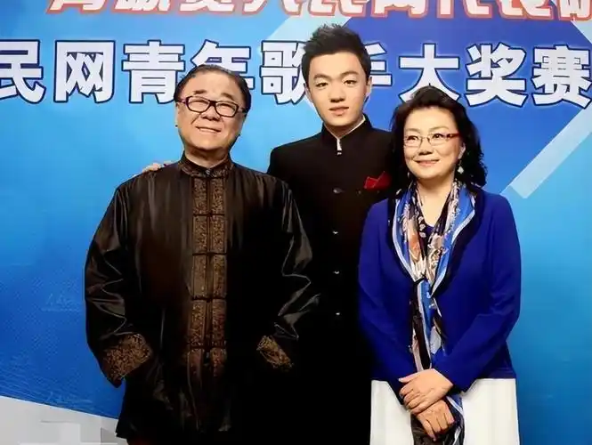 金铁霖遗孀马秋华:二婚相伴32年,丈夫去世后,她过得如何?_腾讯新闻