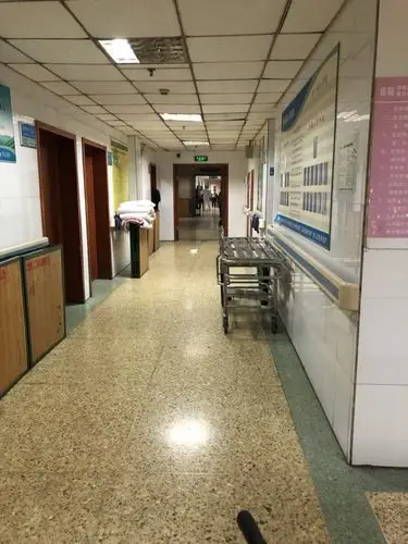 为满足广大孕产妇的需求,嵩县人民医院住院部产科由三楼搬迁至七楼