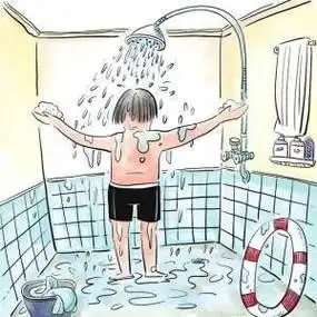 夏季紫外线强烈,游泳时还要注意防晒,最好涂抹防晒霜或者穿上长袖泳衣