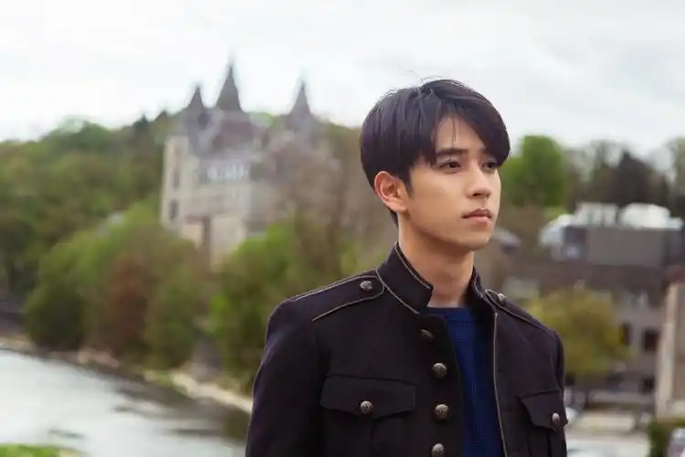 陈若轩赛道上帅气英姿照片28