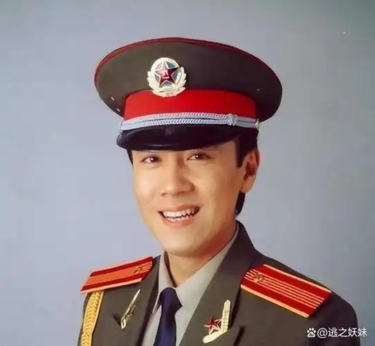 52岁蔡国庆与两任外国女友分手后娶圈外妻子九岁的儿子很帅气