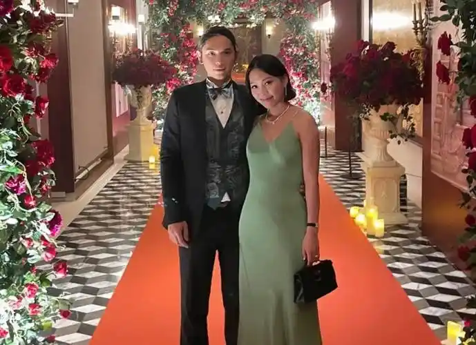 蔡卓妍最新图片(香港知名富三代补办婚礼,花两百万宴开70桌,众名媛