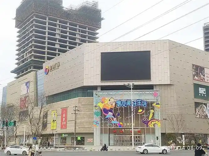 界面楼市南京站实拍目前,板块内的新尧金地广场已经开业,以及在建中的