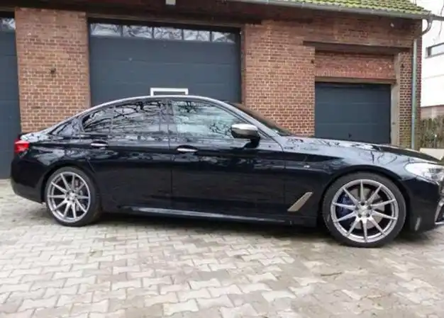 44t引擎四驱全新宝马m550亮相操控不输新款奥迪rs6