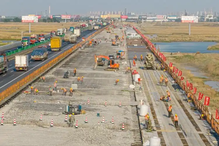 向"新"而行⑦ | 软土路基处理技术打造不"沉"高速公路