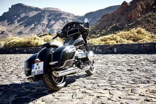 宝马摩托 r18 b,r18"洲际"户外特写