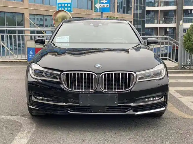 16年16款宝马740li 3.0t豪华型 指导价135.8万 3.0t涡轮增压