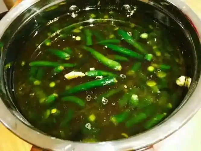 在贵港竟然能吃到舌尖2里的青椒火锅现在吃多少就送多少