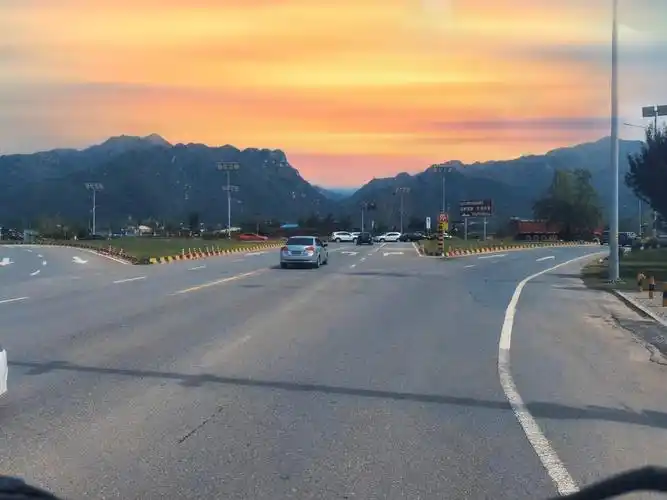 所谓人生的分岔路口也许就像这样吧