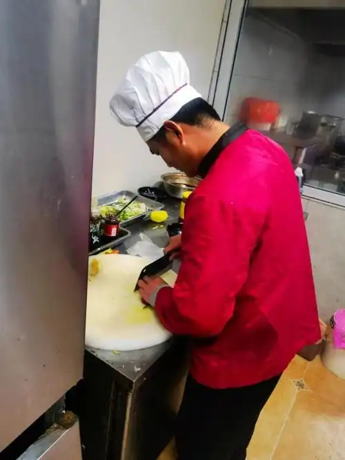 从厨师到二等功臣他荣誉满身