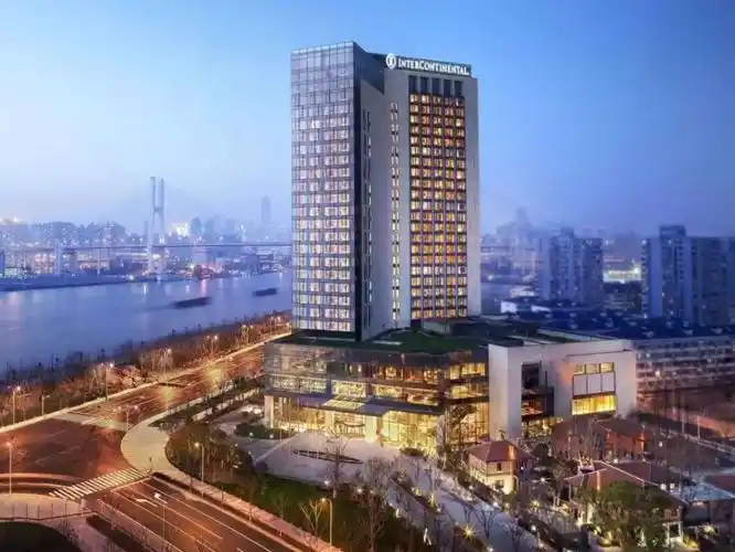 p>上海世博洲际酒店,坐落于 a target="_blank" href="/item/浦东