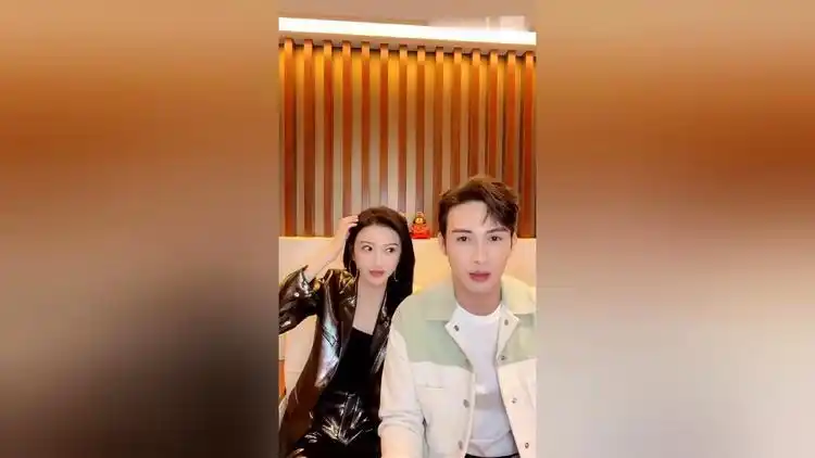 司藤:景甜张彬彬同框直播(一)景甜美艳出镜