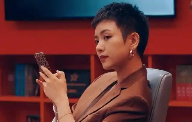 刘恺威新女友曝光工作人员否认绯闻后李晓峰发声回击被指默认