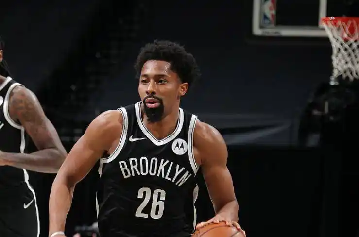 篮网捡到宝了,11投19分,纳什将次轮秀当主力用,年薪只有166万_布鲁斯