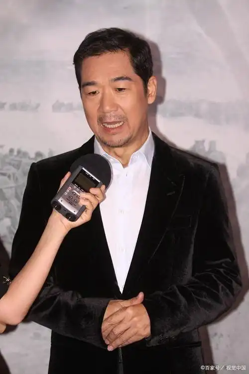 张国立被曝强制执行452w,至今未还被疑转移财产,邓婕回应疑似默认