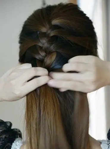 首页 发型diy 编发 好看的五股麻花辫怎么编 五股麻花辫扎法技巧图解