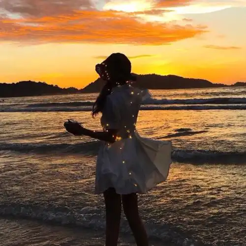 女头,背影,by.楼语烟.