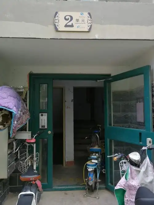 濮阳一小区楼道口发生的一幕,引起众怒!