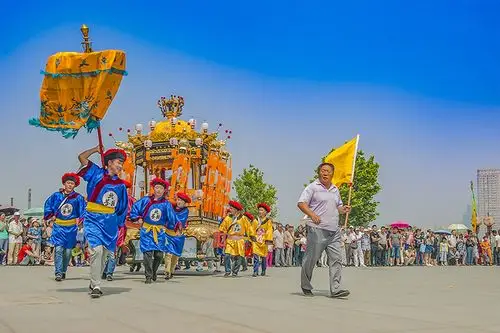 上一页 下一页 作品名称: 第3幅 《葛沽宝辇》  作品描述: 宝辇会主要