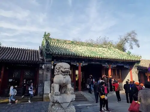 恭王府既是和珅的府邸,又是恭亲王府.有人说:一座恭王府,半部清朝史