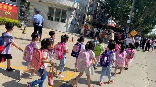 "萌新"入学记 今天,我是小学生啦!