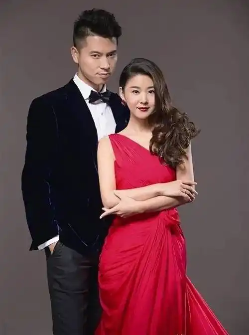 李小萌:28岁嫁给了爱情,如今爱情事业双丰收,生活如童话般甜蜜_王雷