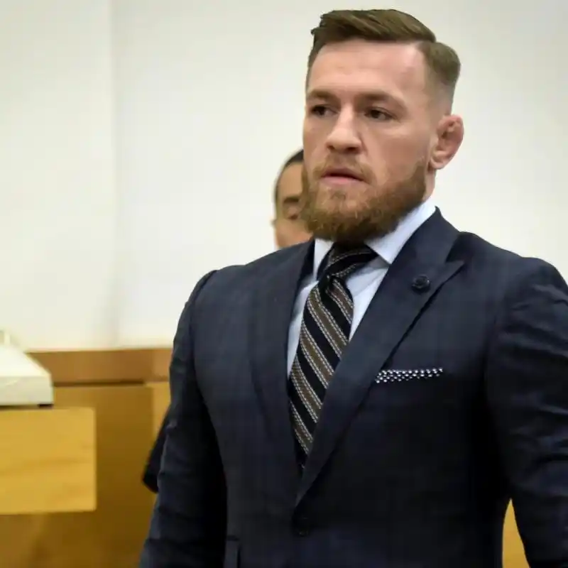 ufc巨星"嘴炮"康纳麦格雷戈终于摆平巴士事件.