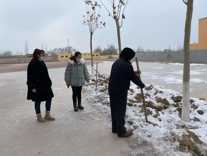 2020年阿扎克乡翁艾日克学校安全工作总结