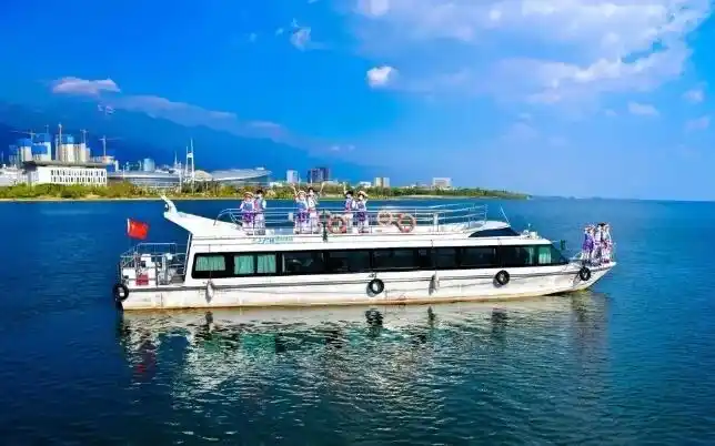 洱海大游船今日起暂停运营,"大理号""金花号"玻璃钢游艇正常运营-大理