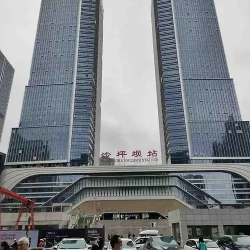 沙坪坝站-"重庆的一个高铁站.定位准确,跟着导航都能.