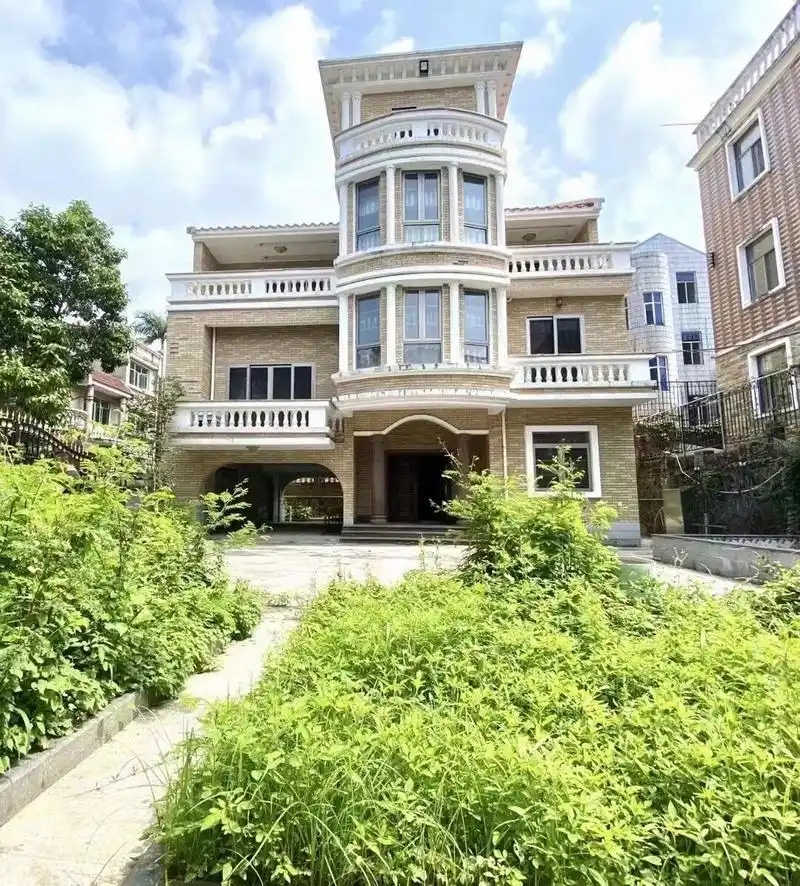 深圳豪宅别墅 深圳梅沙湾红本独栋别墅,花园300多平米,总价768万.