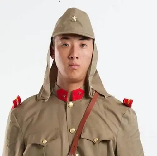 抗日战争:日军帽子上"两片布",到底有啥用处?