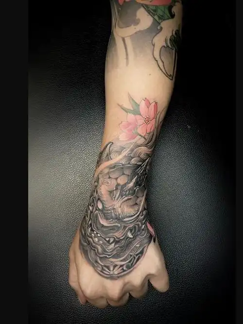 work.《手背唐狮》