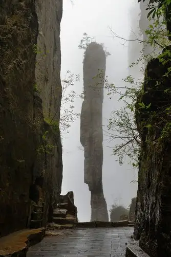 大峡谷头牌景观——一炷香. 已被保护性圈起,不得靠近.