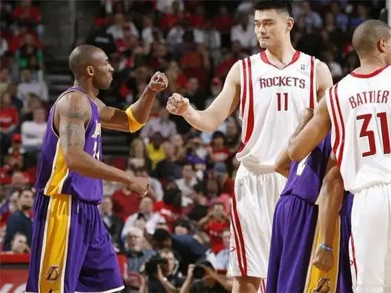 姚明在nba时候有机会跟科比联手,为什么没去?