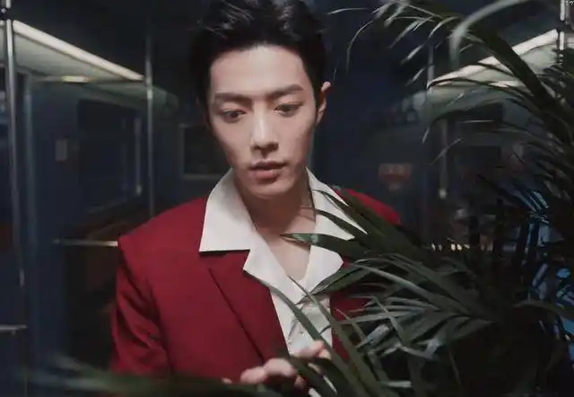 原创肖战新造型油头粉面wetv敲定最安全代言人肖战杨幂等