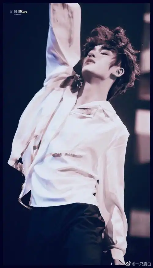 索命#丁程鑫的喉结好性感,成年人越来越man了～@时代少年团-丁程鑫