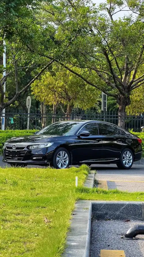 本田雅阁二手车推荐 1.5t自动豪华版只要10万出头