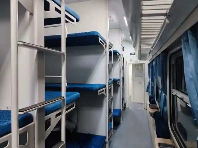 当日2-8车均为硬卧代硬座,9-15车为硬座.