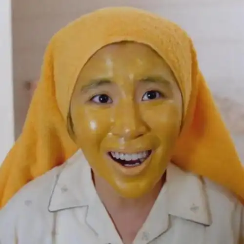 观众对于吴君如最熟悉的电影之一,剧中那个邋里邋遢的黄脸婆的形象