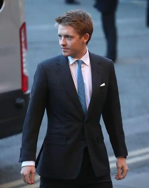 英国富豪公爵捐千万英镑助国对抗病毒年轻英俊是乔治教父