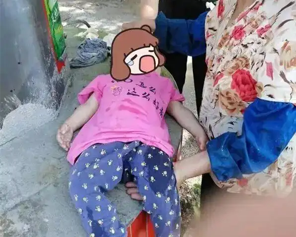 目前这名落水小女孩已无大碍就没那么幸运了↓↓↓南海8岁男童小区